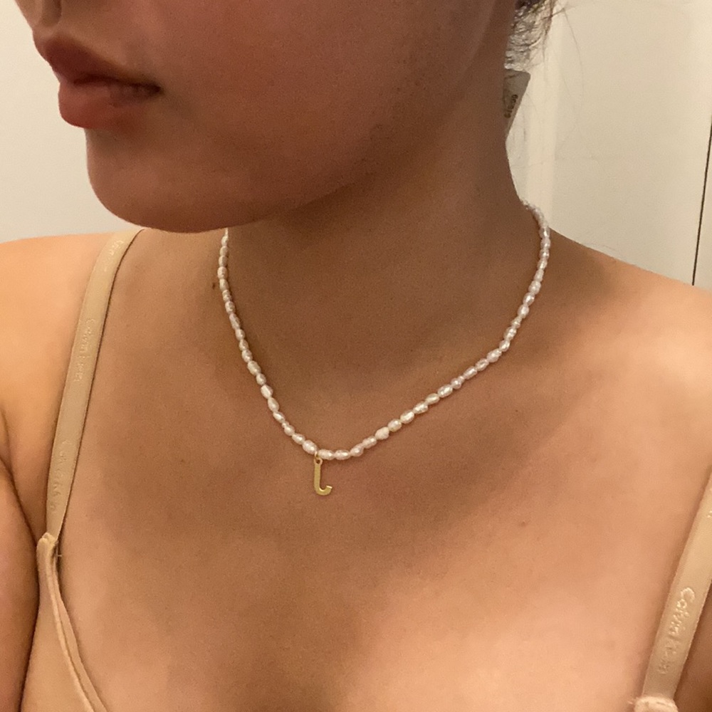 Fresh water pearl necklace with letter